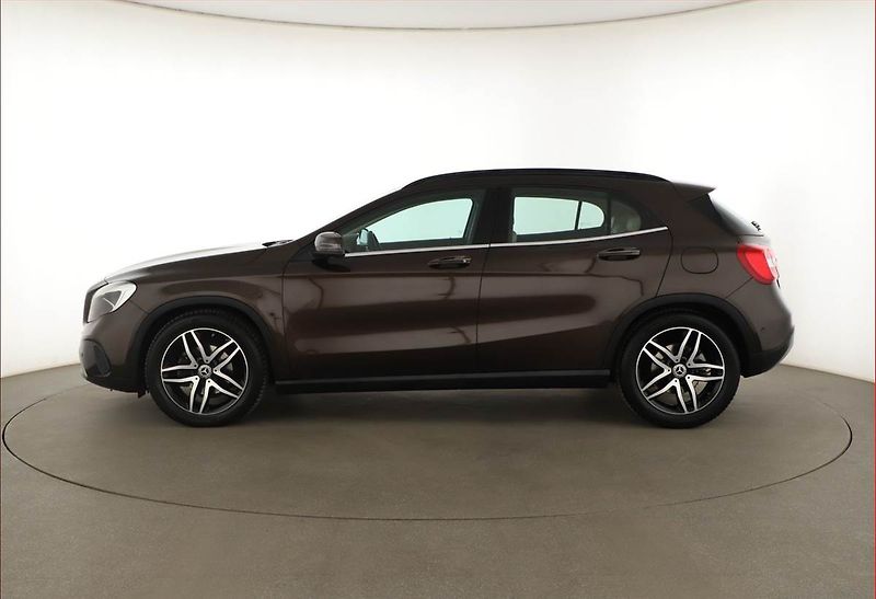 Mercedes-Benz GLA (2017) 200 d 4MATIC, 4X4 - fotka 3 z 21
