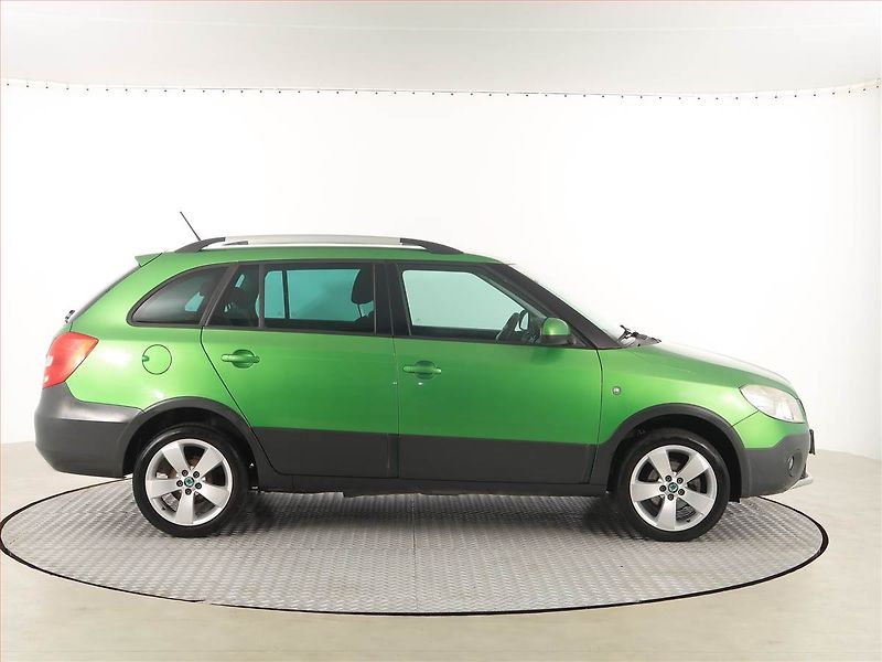 Škoda Fabia (2012) Scout 1.2 TSI, Tempomat - fotka 6 z 16
