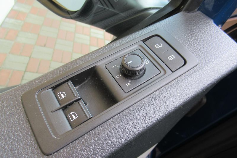 Volkswagen Transporter T6 2.0TDI KLIMA EL.DVEŘE 9MÍST - fotka 22 z 25