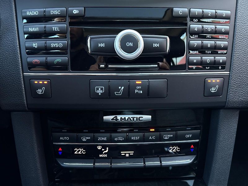 Mercedes-Benz Třídy E 350 4Matic 272PS NAVI KAMERA+P - fotka 22 z 39