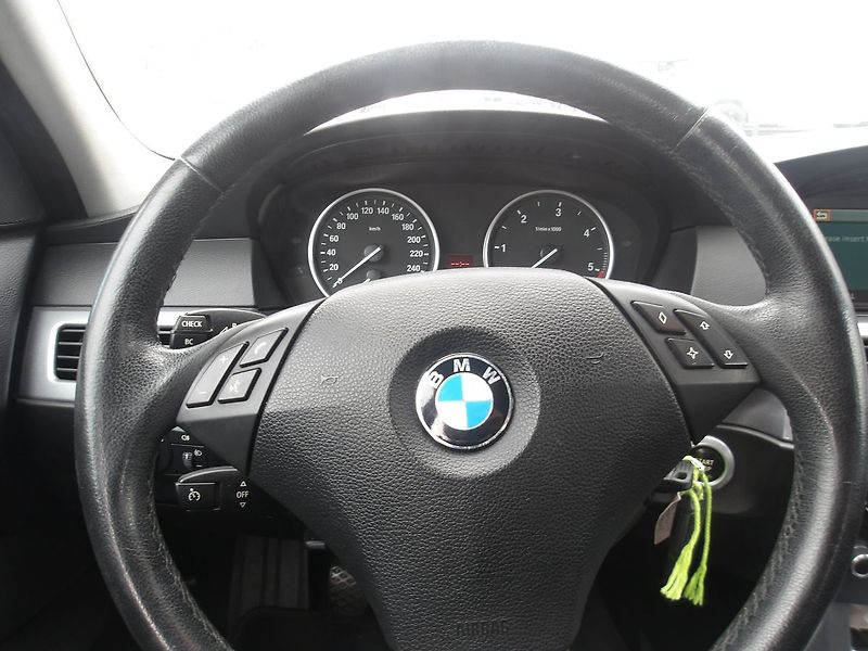 BMW Řada 5 530d PĚKNÝ !!! SERV.KNIHA ! - fotka 14 z 37