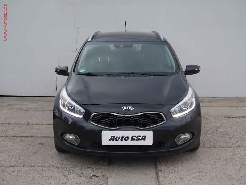 Kia Ceed (2014) 1.6 CRDi, Výhř.sed. - fotka 2 z 15