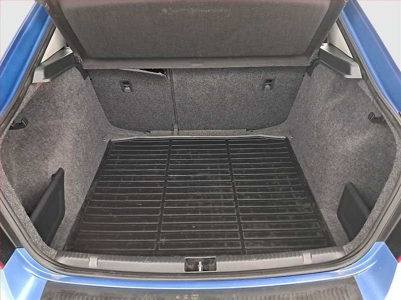 Škoda Rapid (2015) Ambition 1.2 TSI, ČR,1.maj - fotka 13 z 17