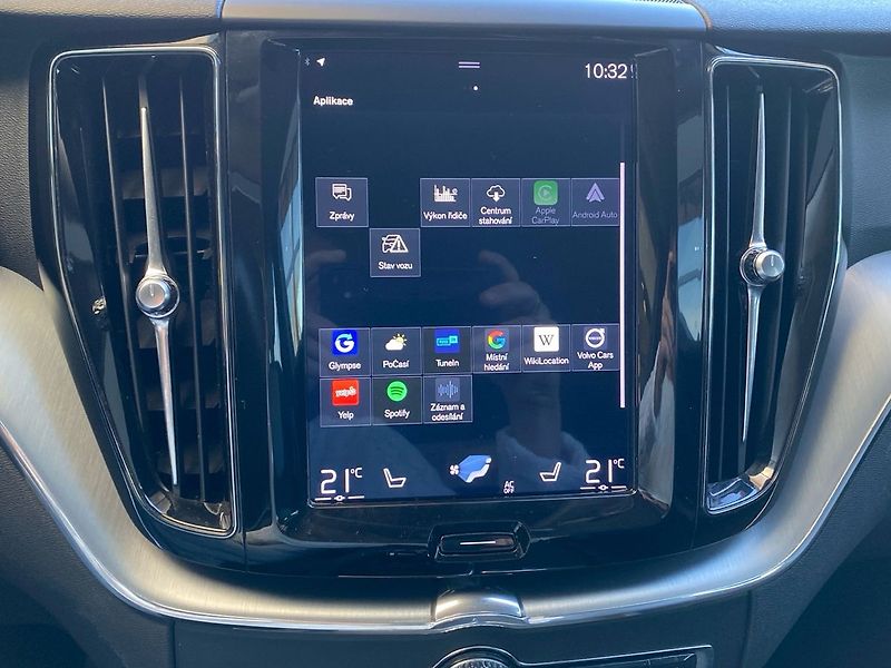 Volvo XC60 D4 AWD MOMENTUM - fotka 17 z 26