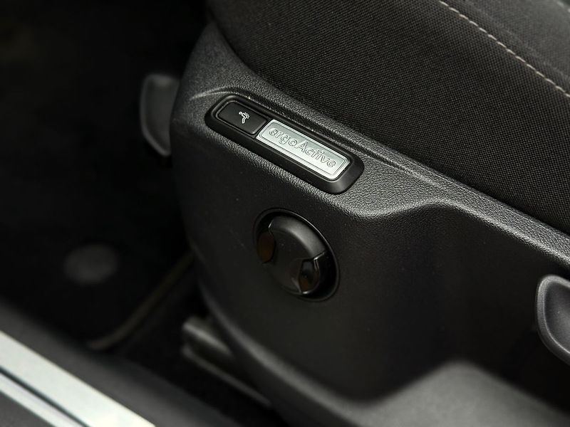 Volkswagen Tiguan 2.0 TDi Elegance DSG 4x4, ČR - fotka 18 z 34