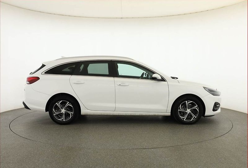 Hyundai i30 (2023) 1.0 T-GDI, Automat, Serv.kniha - fotka 6 z 17