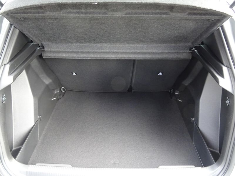Peugeot 2008 (2026) ALLURE Hybrid 145k e-DCS6 - fotka 11 z 45
