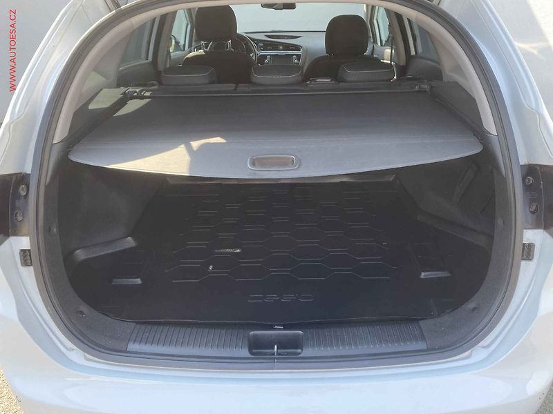 Kia Ceed (2017) 1.6 GDi, ČR, servis.kniha - fotka 7 z 17