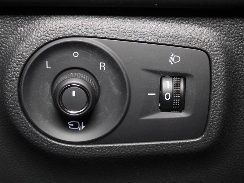 MG ZS 1,5 DVVT 78kW Essential PLUS - fotka 17 z 23