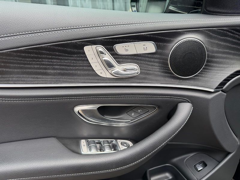 Mercedes-Benz Třídy E TOP / AMG 4matic/v zimě nejeté - fotka 11 z 30