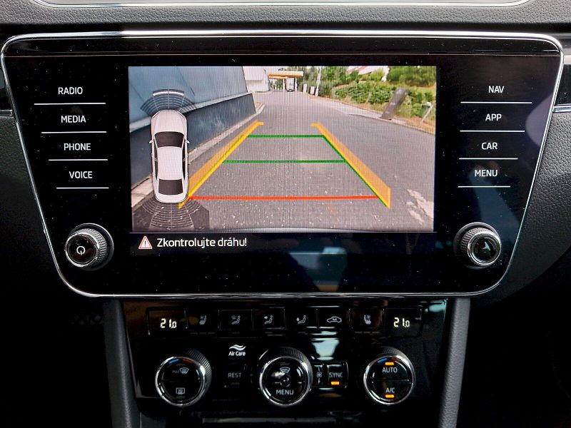 Škoda Superb (2020) L&K DSG 2,0TSi 140kW - fotka 19 z 35