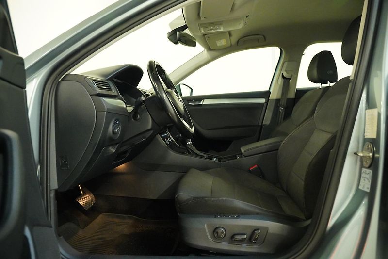 Škoda Superb - fotka 11 z 30