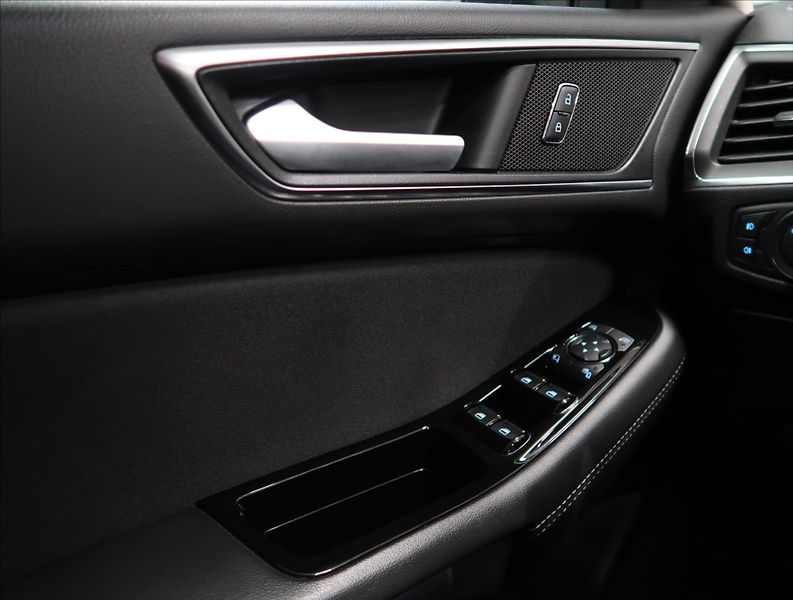 Ford S-MAX 2,0 EcoBlue NAVI KAMERA VÝHŘEV - fotka 20 z 46