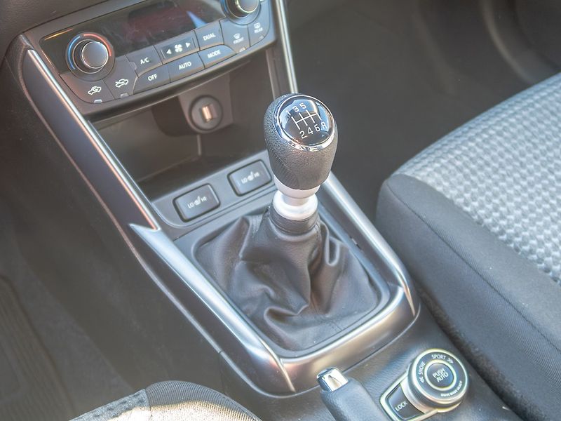 Suzuki SX4 S-Cross (2024) 1.4T 95KW – NOVÉ V ČR - fotka 30 z 54