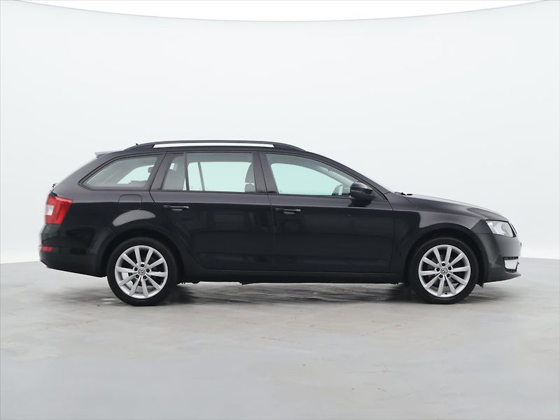 Škoda Octavia 2,0 TDI DSG Ambition 1.Maj. - fotka 8 z 29