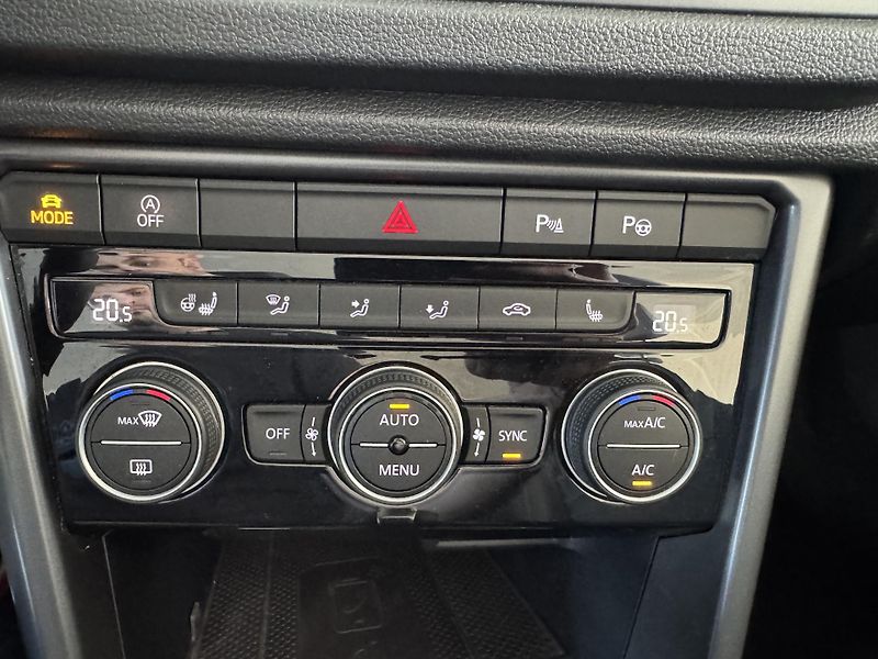 Volkswagen T-Roc (2021) 1,5TSi DSG REZERVACE - fotka 22 z 32