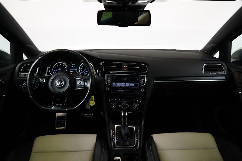 Volkswagen Golf - fotka 6 z 6