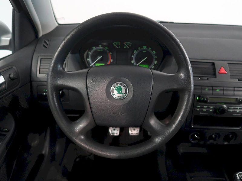 Škoda Fabia (2005) AMBIENTE 1,4i 16V 55KW KLIMA - fotka 10 z 23