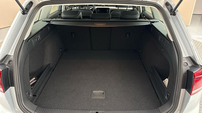 Volkswagen Passat 2.0 TDI DSG Elegance Variant - fotka 17 z 27