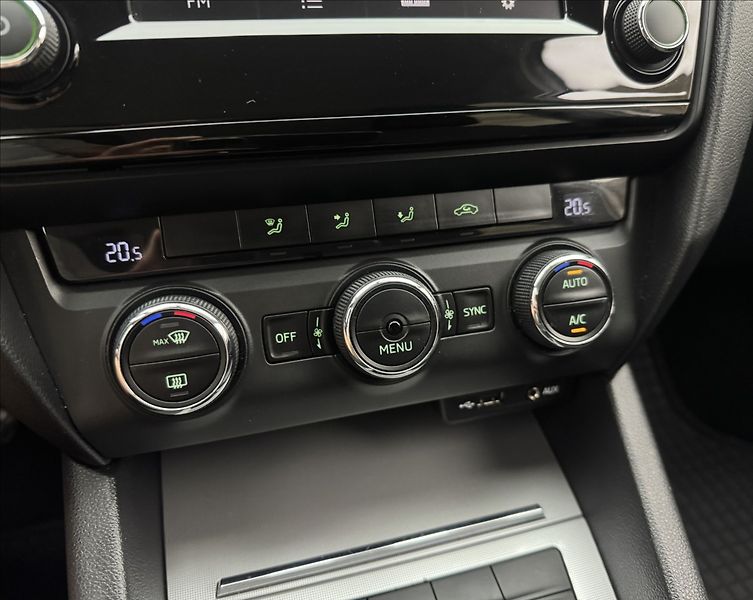 Škoda Octavia 1,6 TDi 6ST. MAN. NAVI SENZORY - fotka 21 z 33