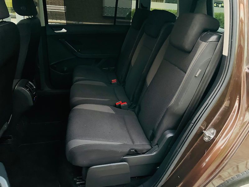 Volkswagen Touran 1.6TDI MAN 7MÍST LED SERVISKA - fotka 31 z 45