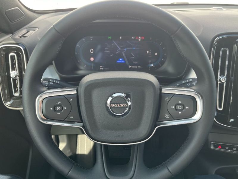 Volvo XC40 CORE B3 FWD 120kW - fotka 13 z 21
