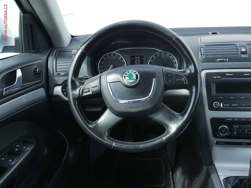 Škoda Octavia (2010) 1.6TDi, ČR, autoAC - fotka 17 z 24