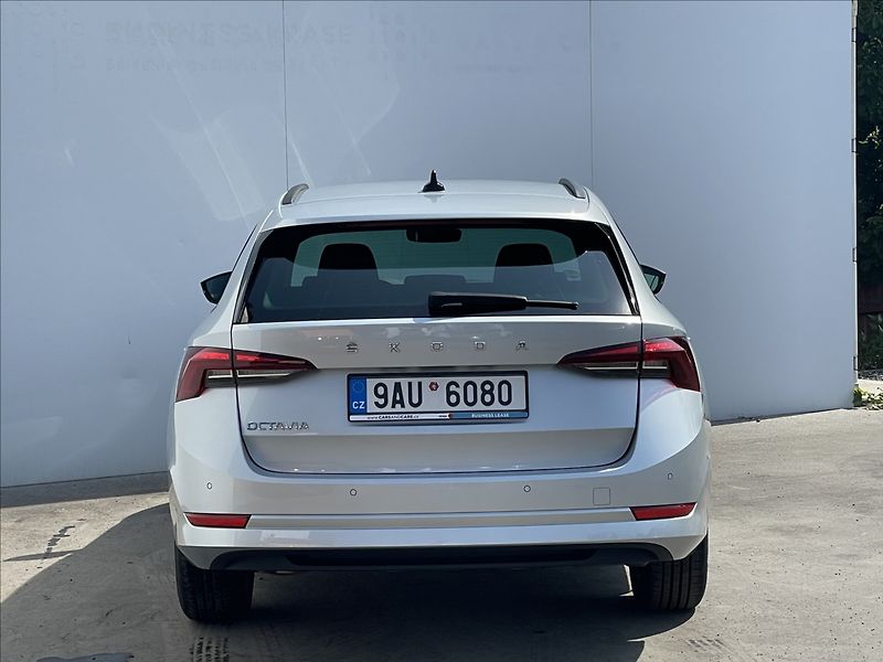Škoda Octavia 2,0 TDI Combi Ambition Plus - fotka 23 z 24