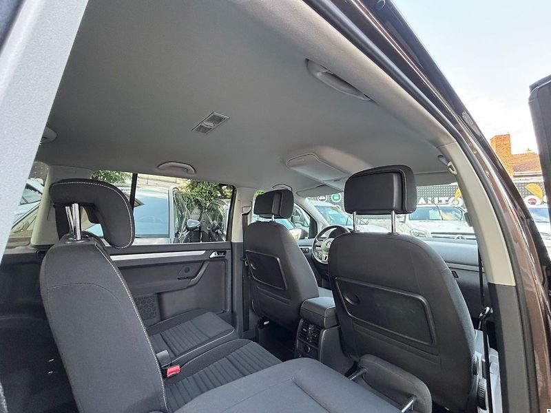 Volkswagen Touran 1.4TSI-103KW.DSG.7MÍST.ZÁRUKA - fotka 24 z 51