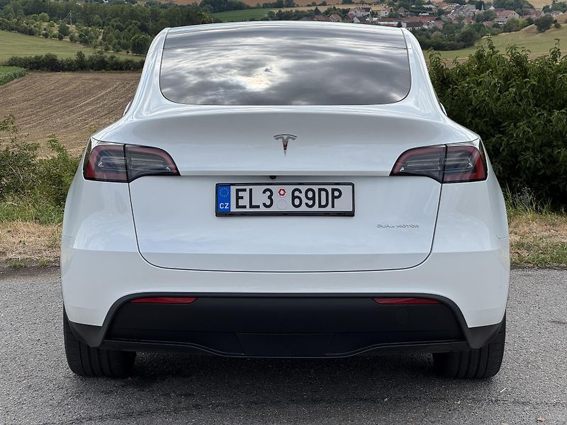Tesla Model Y Long Range AWD Tažné SoH 93% - fotka 3 z 29