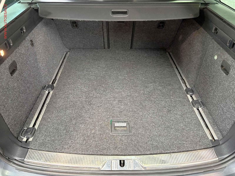Škoda Superb (2012) 2.0 TDi, Ambition, xenon - fotka 7 z 15