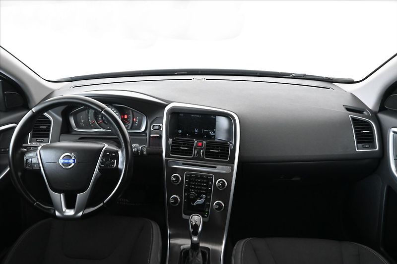Volvo XC60 2,4 D5 133 kW AT6 AWD Záruka a - fotka 11 z 28