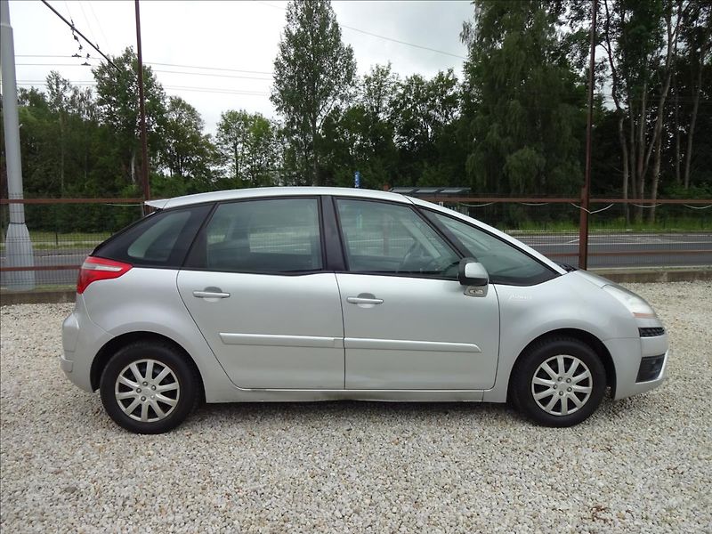 Citroën C4 Picasso 1,6HDI 80kW - fotka 7 z 44