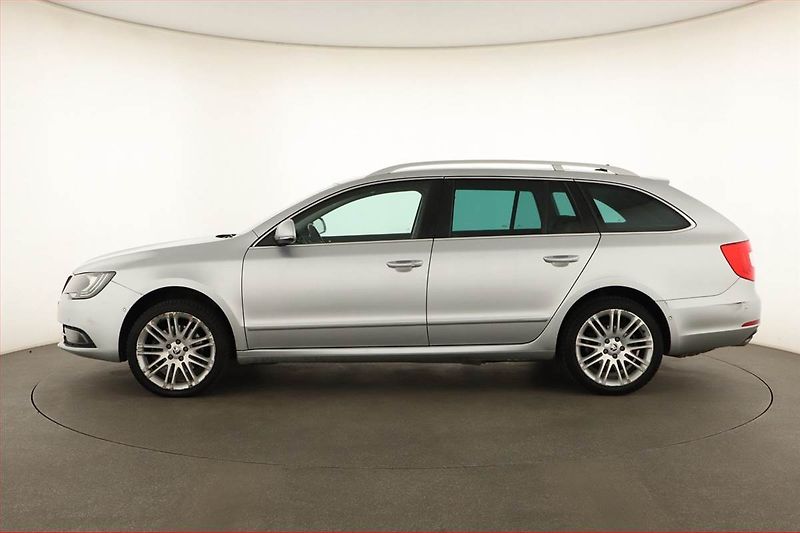 Škoda Superb (2013) Elegance 2.0 TDI, Serv.kniha - fotka 3 z 16