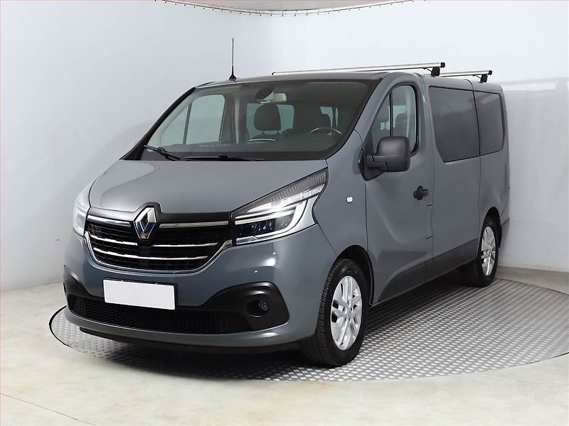 Renault Trafic (2020) 2.0 dCi, Bus, 9Míst, ČR, 1Maj - fotka 2 z 16