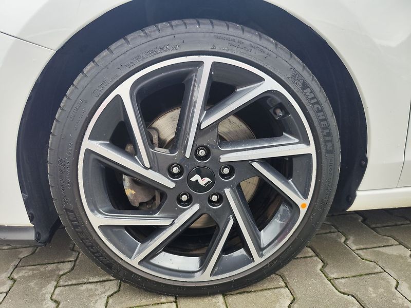 Hyundai i30 1.5 T-GDI/117kW N-Line DCT - fotka 30 z 32