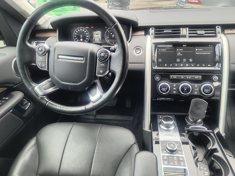 Land Rover Discovery (2018) 3.0 TD6 HSE AT 1.MAJ.ČR/VZDUCH - fotka 30 z 59