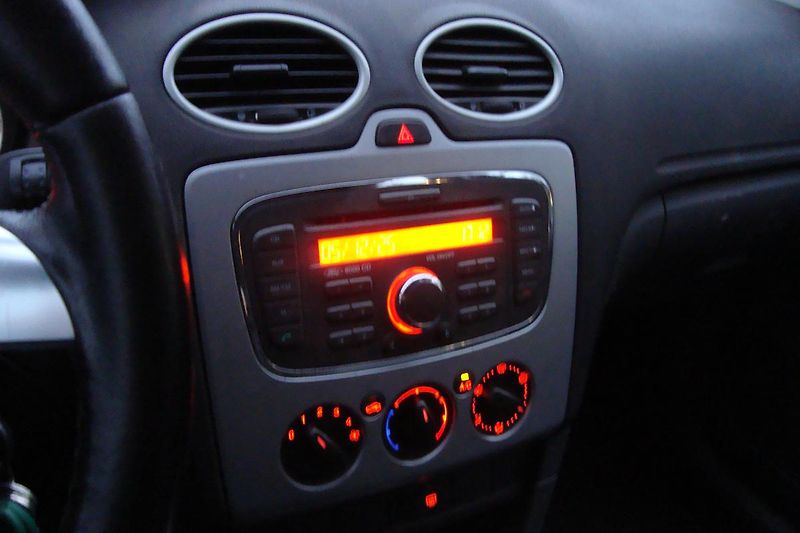Ford Focus (2007) 1.6i,ČR,Pravid.serv.STK 5/2027 - fotka 40 z 54