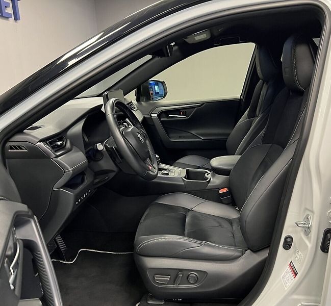 Toyota RAV4 GR SPORT 4WD e-CVT - fotka 10 z 18