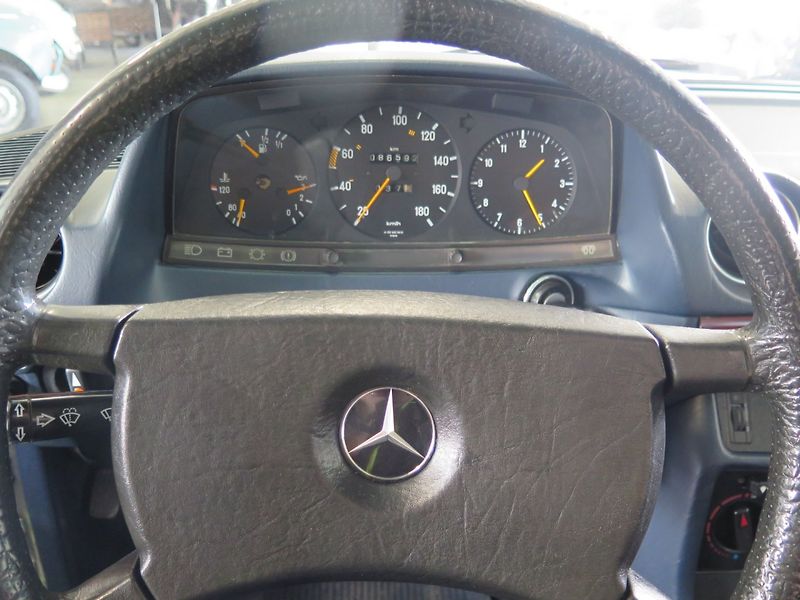 Mercedes-Benz 123 (1983) 3.0D TOP STAV, nová cena - fotka 8 z 25