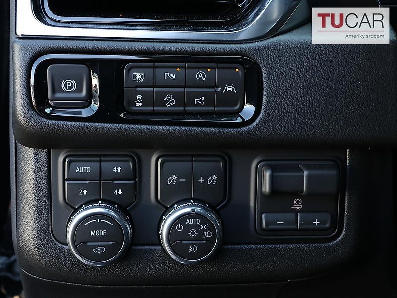 GMC Yukon (2026) Denali 6.2 V8  - fotka 21 z 47