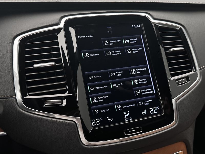 Volvo XC90 T6 AWD INSCRIPTION REZERVACE - fotka 32 z 47