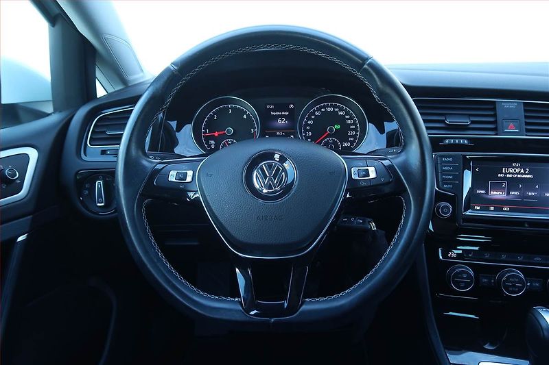 Volkswagen Golf (2014) Comfortline 1.6 TDI, Automat - fotka 17 z 23