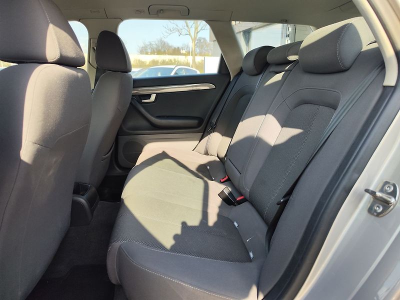Seat Exeo 2.0 TDI/88kW Reference ČR - fotka 11 z 23