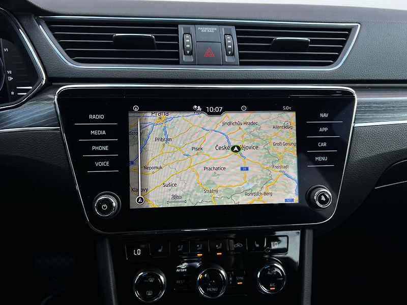 Škoda Superb 1.5TSI DSG Business 1.Maj DPH - fotka 15 z 25