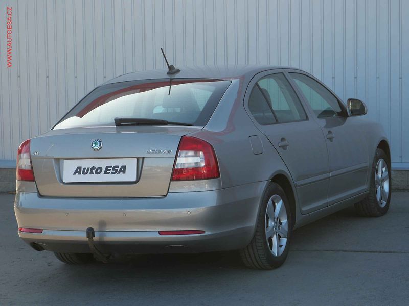 Škoda Octavia (2011) 1.6TDi, Elegance - fotka 4 z 23