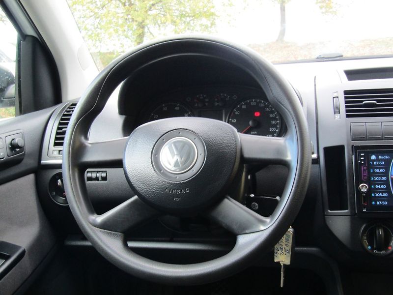 Volkswagen Polo (2006) 1.4 I 55kW  ZIMNÍ PNEU  1.MAJI - fotka 16 z 38