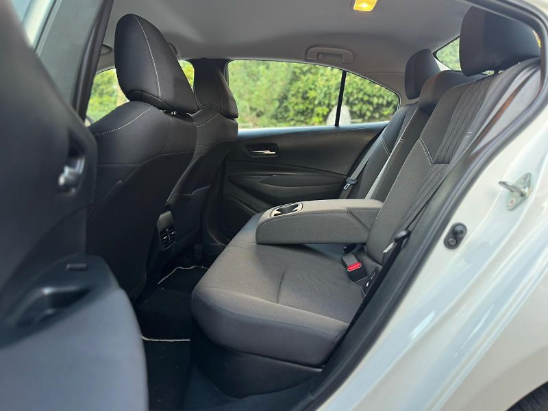 Toyota Corolla 1.8Hybrid 1.MAJITEL ČR DPH - fotka 12 z 29