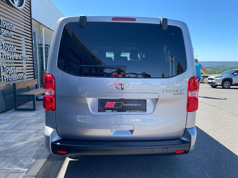 Toyota ProAce Verso 2.0L 8AT Family 8 - fotka 6 z 24