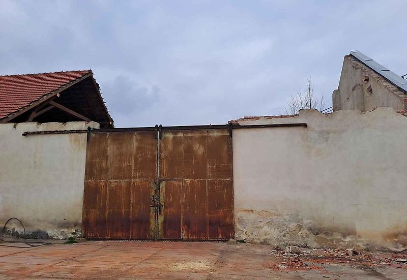 Ve Slaném-Kvíci musí výstavbě nového dálničního mostu ustoupit domy i některé zahrádky s chatkami.